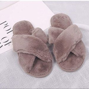 NWOT Faux Fur Slippers